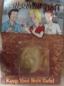 Kondom v ořechu (71-C) joke21